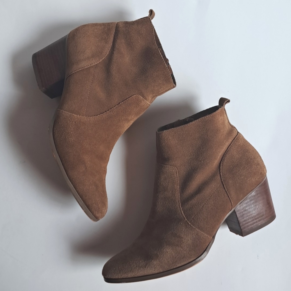 Crown Vintage suede booties wood block heel sz9